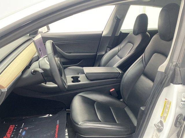 Photo of 2019 White Tesla Model 3