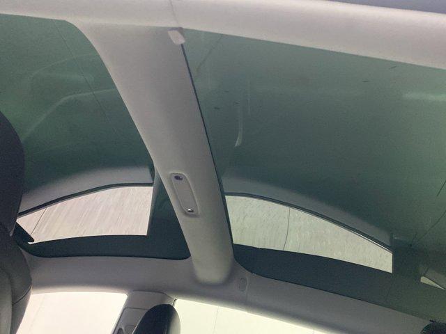 Photo of 2019 White Tesla Model 3