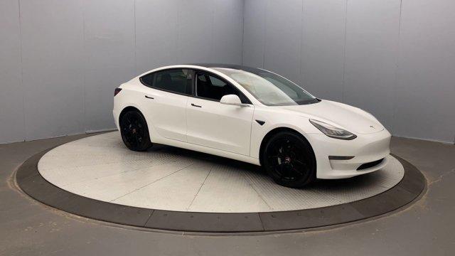 Photo of 2019 White Tesla Model 3