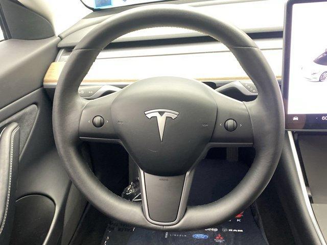 Photo of 2019 White Tesla Model 3