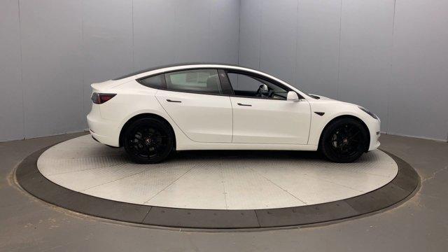 Photo of 2019 White Tesla Model 3