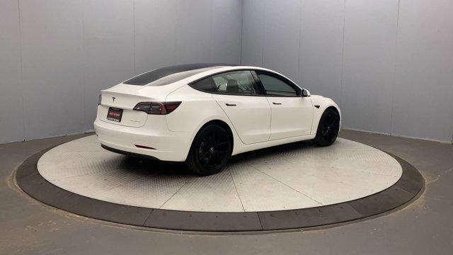 Photo of 2019 White Tesla Model 3