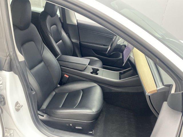 Photo of 2019 White Tesla Model 3
