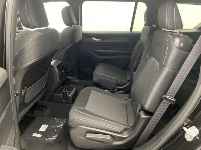 Photo of 2025 Diamond Black Jeep Grand Cherokee L