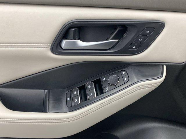Photo of 2023 Black Nissan Rogue