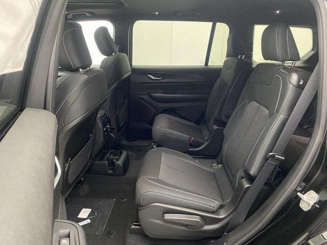 Photo of 2025 Diamond Black Jeep Grand Cherokee L