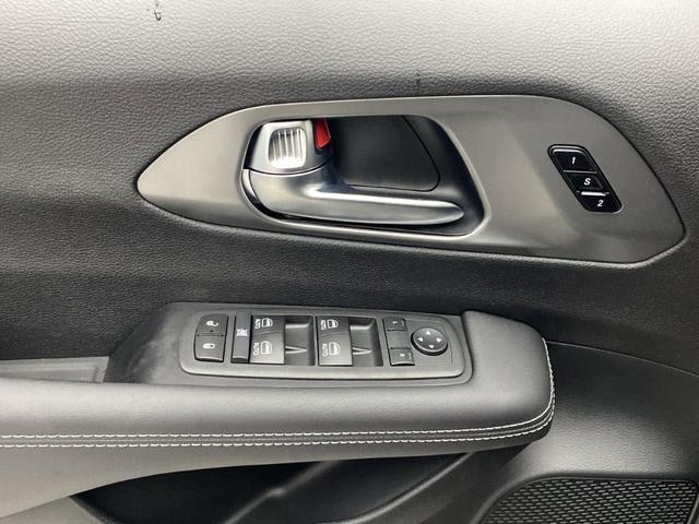 Photo of 2026 Diamond Black Chrysler Pacifica