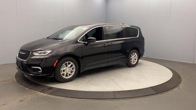 Photo of 2026 Diamond Black Chrysler Pacifica