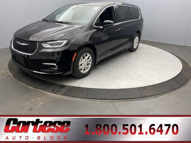 Photo of 2026 Diamond Black Chrysler Pacifica