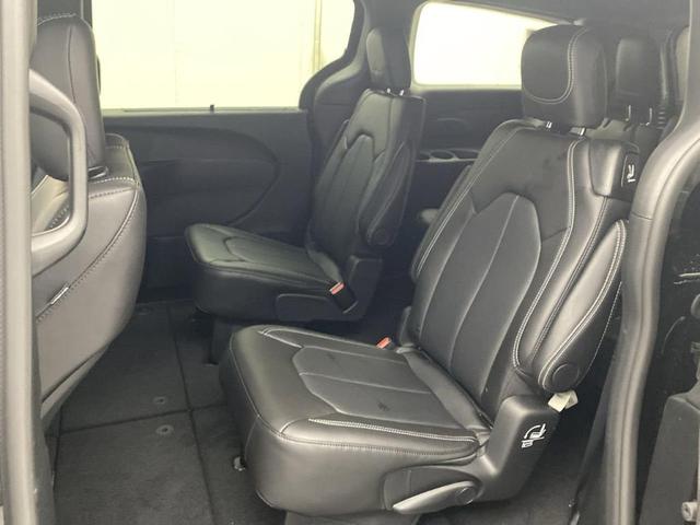 Photo of 2026 Diamond Black Chrysler Pacifica