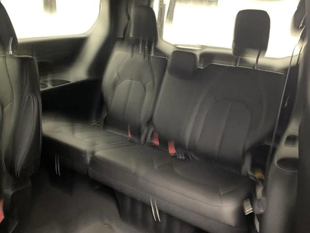 Photo of 2026 Diamond Black Chrysler Pacifica