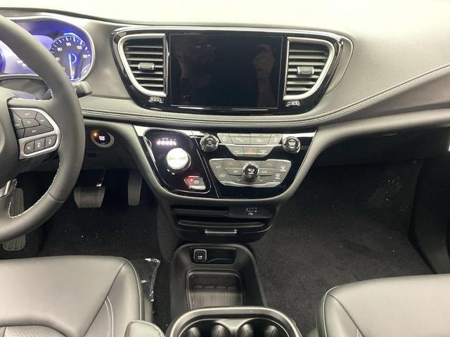 Photo of 2026 Diamond Black Chrysler Pacifica