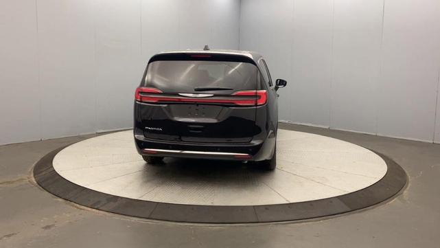 Photo of 2026 Diamond Black Chrysler Pacifica