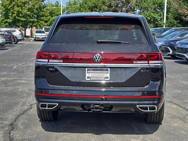 Photo of 2026 deep black pearl Volkswagen Atlas