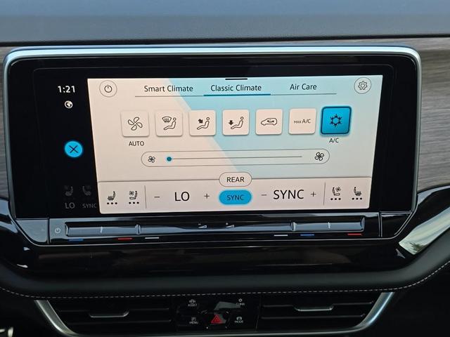 Photo of 2026 deep black pearl Volkswagen Atlas