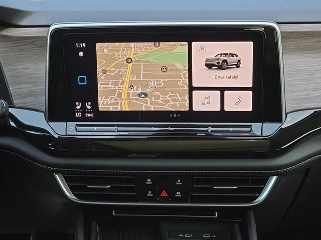 Photo of 2026 deep black pearl Volkswagen Atlas