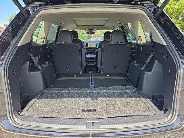 Photo of 2026 deep black pearl Volkswagen Atlas
