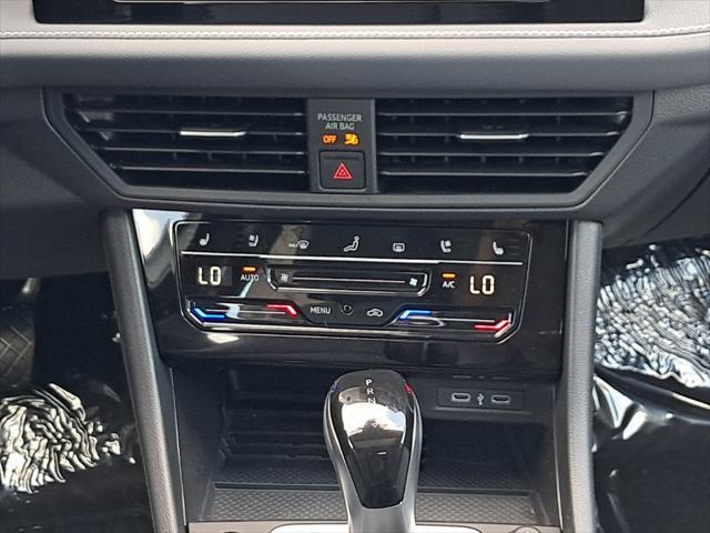 Photo of 2025 Opal White Pearl Volkswagen Jetta