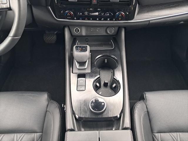 Photo of 2021 Super Black Nissan Rogue