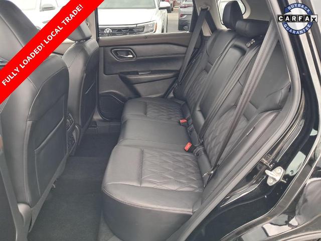 Photo of 2021 Super Black Nissan Rogue