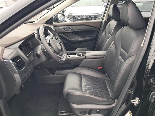 Photo of 2021 Super Black Nissan Rogue