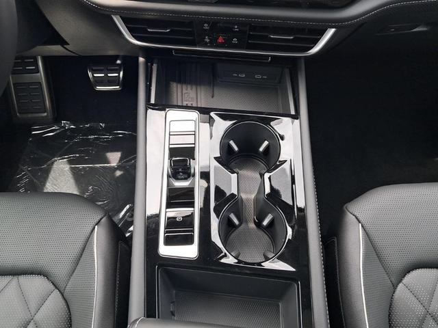 Photo of 2025 Pure Gray Volkswagen Atlas