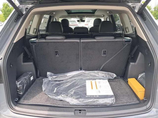 Photo of 2025 Pure Gray Volkswagen Atlas