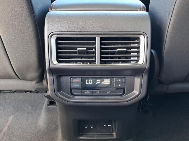 Photo of 2025 Pure White Volkswagen Atlas