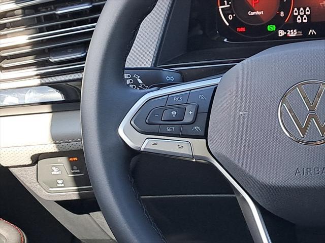 Photo of 2025 Pure White Volkswagen Atlas