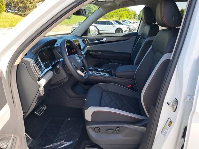 Photo of 2025 Pure White Volkswagen Atlas
