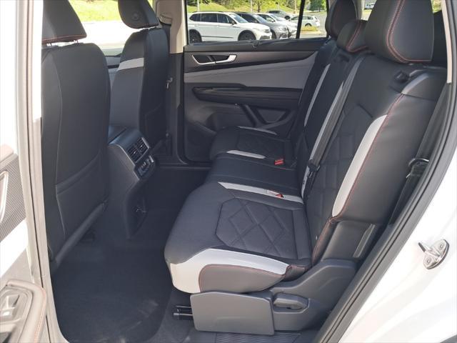 Photo of 2025 Pure White Volkswagen Atlas