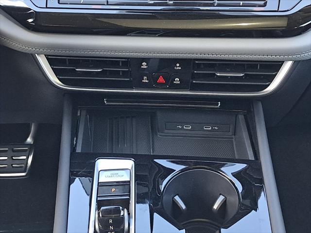 Photo of 2025 Pure White Volkswagen Atlas