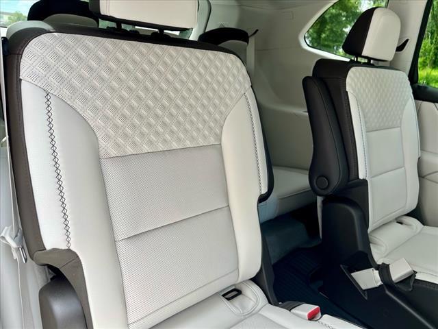 Photo of 2025 Sterling Metallic GMC Acadia