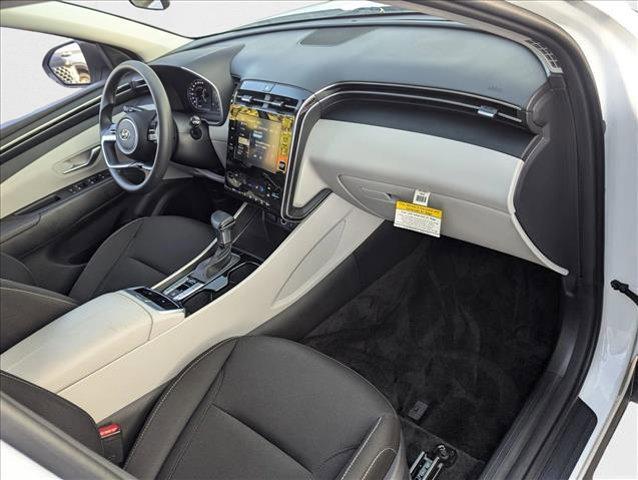 Photo of 2024 White Pearl Hyundai TUCSON