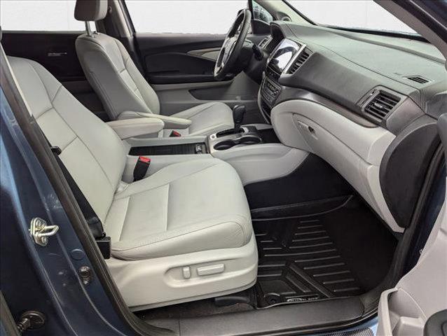 Photo of 2018 Obsidian Blue Pearl Honda Pilot
