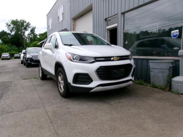 Photo of 2017 White Chevrolet Trax