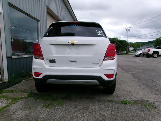 Photo of 2017 White Chevrolet Trax