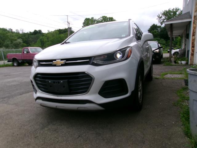Photo of 2017 White Chevrolet Trax