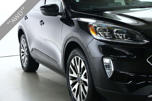 Photo of 2020 Black Metallic Ford Escape