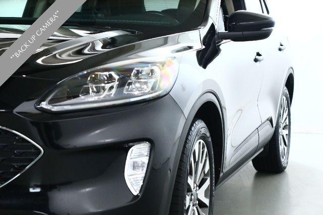 Photo of 2020 Black Metallic Ford Escape