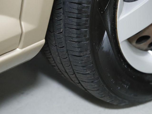 Photo of 2005 Sandstone Metallic Chevrolet Cobalt