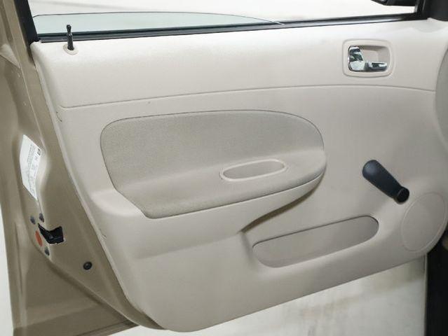 Photo of 2005 Sandstone Metallic Chevrolet Cobalt