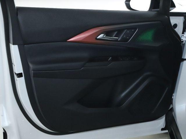 Photo of 2024 Iridescent Pearl Tricoat Chevrolet Equinox EV