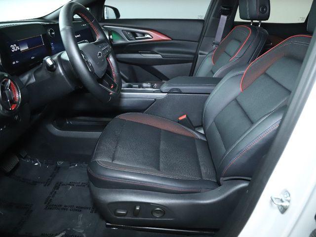 Photo of 2024 Iridescent Pearl Tricoat Chevrolet Equinox EV