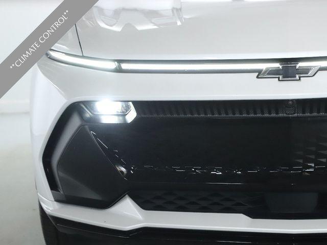 Photo of 2024 Iridescent Pearl Tricoat Chevrolet Equinox EV