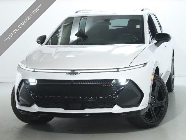 Photo of 2024 Iridescent Pearl Tricoat Chevrolet Equinox EV