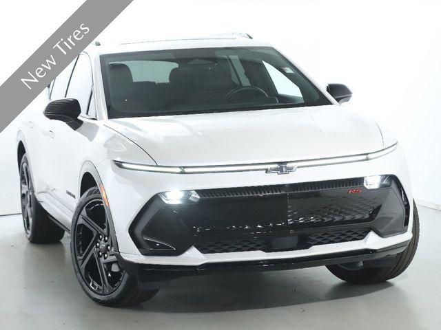 Photo of 2024 Iridescent Pearl Tricoat Chevrolet Equinox EV