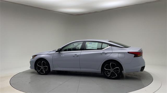 Photo of 2024 Gray Sky Pearl Nissan Altima