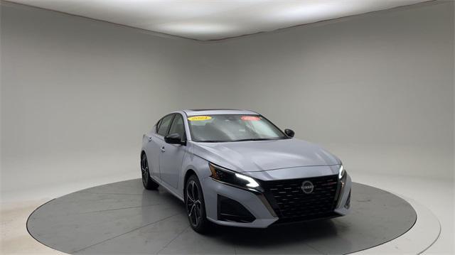 Photo of 2024 Gray Sky Pearl Nissan Altima