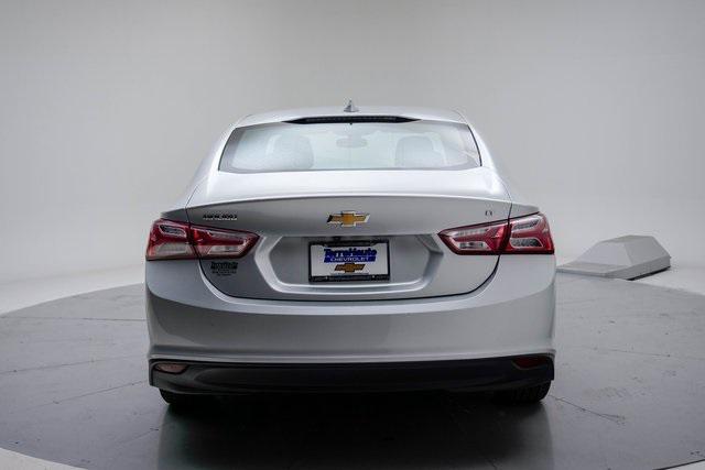 Photo of 2022 Silver Ice Metallic Chevrolet Malibu
